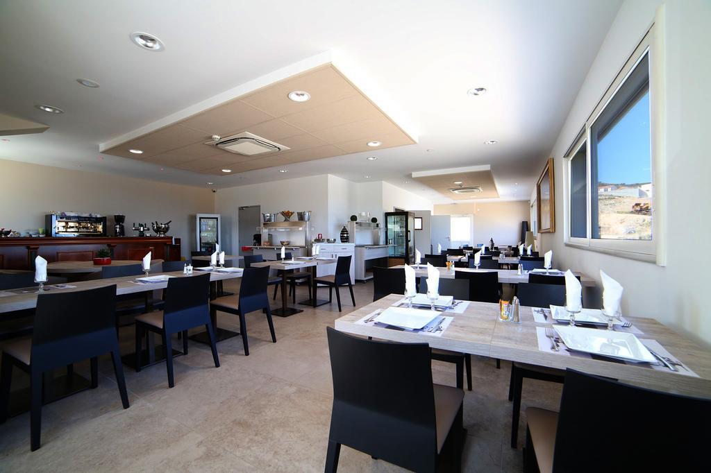 Hotel Restaurant Les Pielettes Le Rove Exteriör bild