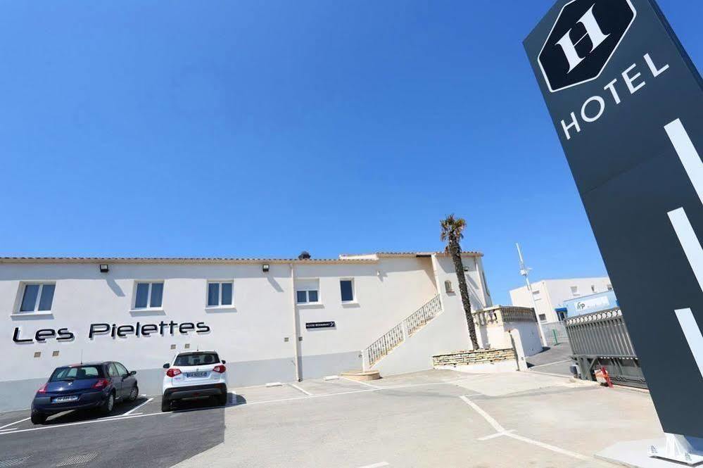 Hotel Restaurant Les Pielettes Le Rove Exteriör bild